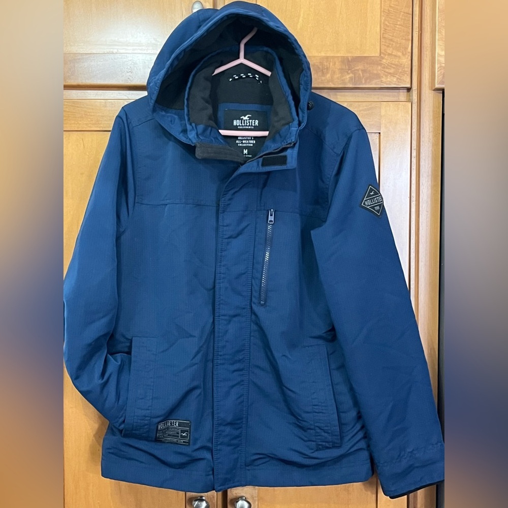 Hollister Men's All Weather Hooded Performance Jacket Size Medium